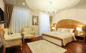 Silver & Gold Luxury Rooms
